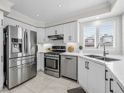 3671 Forest Bluff Crescent Mississauga ON L5N 7W7