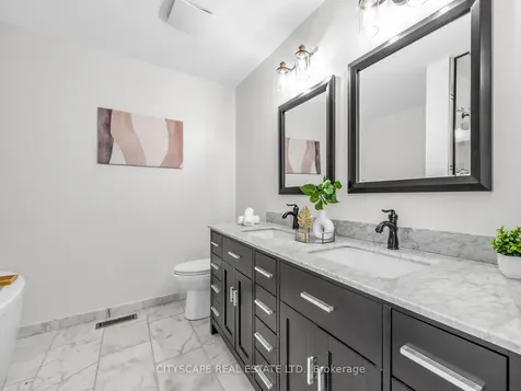3671 Forest Bluff Crescent Mississauga ON L5N 7W7