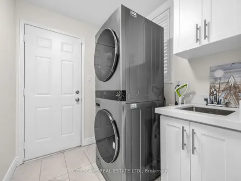 3671 Forest Bluff Crescent Mississauga ON L5N 7W7