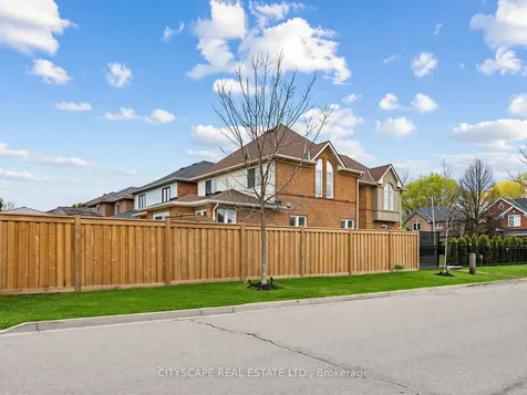 3671 Forest Bluff Crescent Mississauga ON L5N 7W7