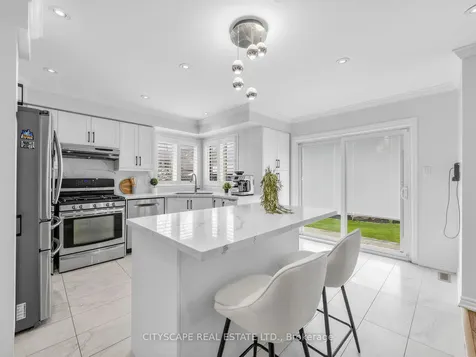 3671 Forest Bluff Crescent Mississauga ON L5N 7W7