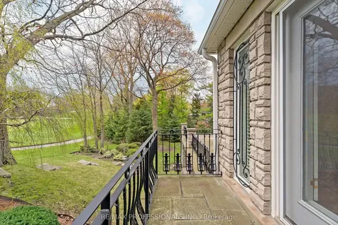 6A Edenbrook Hill Toronto ON M9A 3Z6