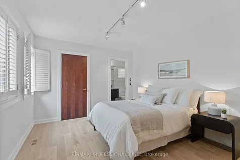 6A Edenbrook Hill Toronto ON M9A 3Z6