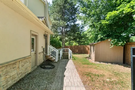 1779 Fifeshire Court Mississauga ON L5L 2T3