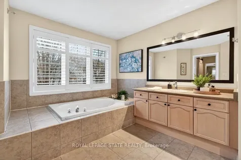 5901 Chercover Court Burlington ON L7L 6T2