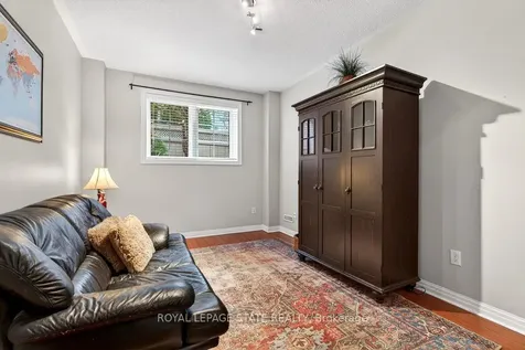 5901 Chercover Court Burlington ON L7L 6T2