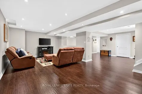 5901 Chercover Court Burlington ON L7L 6T2