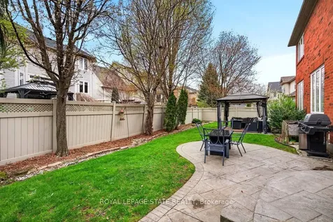 5901 Chercover Court Burlington ON L7L 6T2