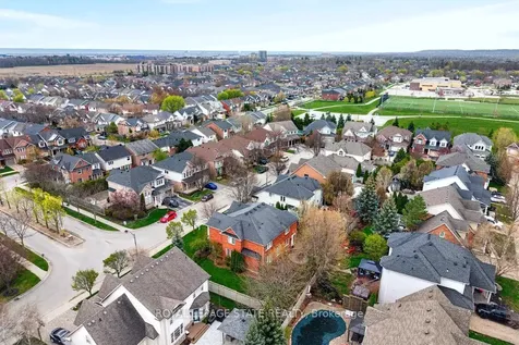 5901 Chercover Court Burlington ON L7L 6T2