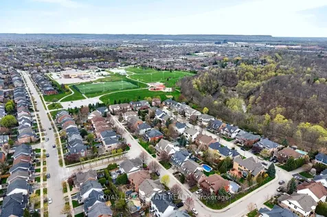 5901 Chercover Court Burlington ON L7L 6T2