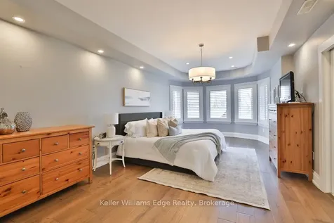441 Claremont Crescent Oakville ON L6J 6J9