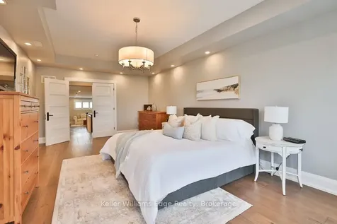 441 Claremont Crescent Oakville ON L6J 6J9