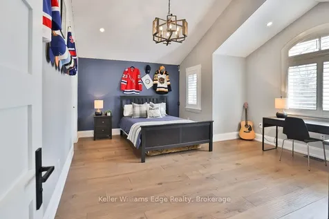 441 Claremont Crescent Oakville ON L6J 6J9