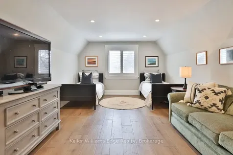 441 Claremont Crescent Oakville ON L6J 6J9