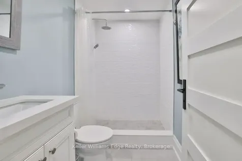 441 Claremont Crescent Oakville ON L6J 6J9