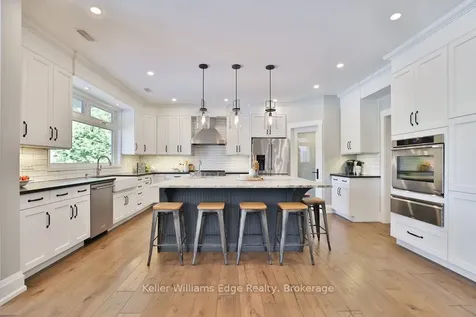 441 Claremont Crescent Oakville ON L6J 6J9