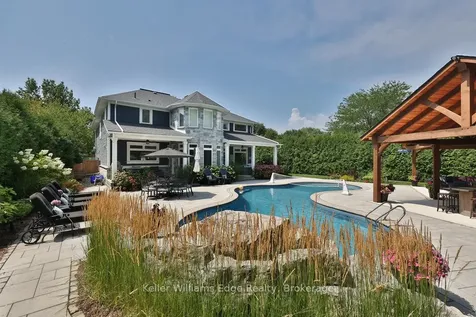 441 Claremont Crescent Oakville ON L6J 6J9