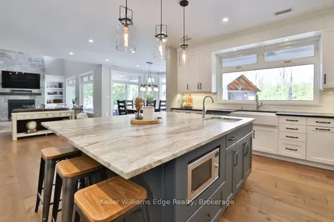 441 Claremont Crescent Oakville ON L6J 6J9