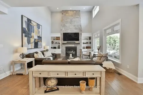 441 Claremont Crescent Oakville ON L6J 6J9