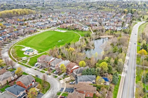 62 Mcnally Street Halton Hills ON L7G 6E2