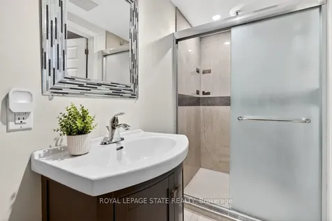2233 Melissa Crescent Burlington ON L7P 3T4