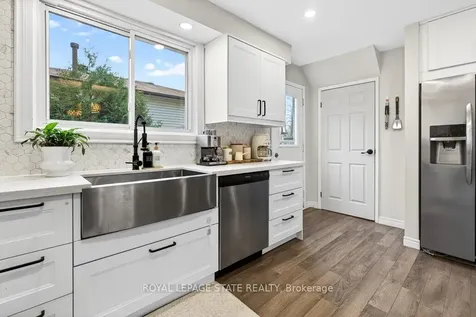 2233 Melissa Crescent Burlington ON L7P 3T4