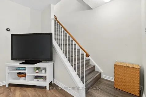 2233 Melissa Crescent Burlington ON L7P 3T4