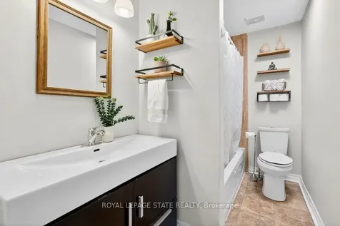 2233 Melissa Crescent Burlington ON L7P 3T4