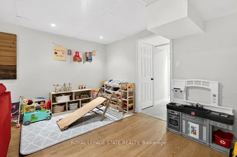 2233 Melissa Crescent Burlington ON L7P 3T4