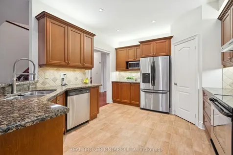 1583 Hallstone Road Brampton ON L6Y 5K8