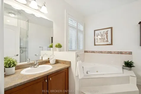 1583 Hallstone Road Brampton ON L6Y 5K8