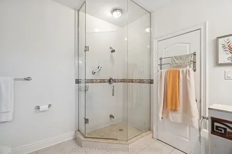 1583 Hallstone Road Brampton ON L6Y 5K8