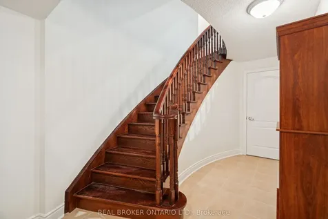 1583 Hallstone Road Brampton ON L6Y 5K8