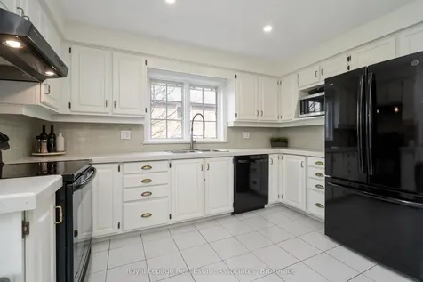 1617 Tipperary Court Mississauga ON L5H 3Z5