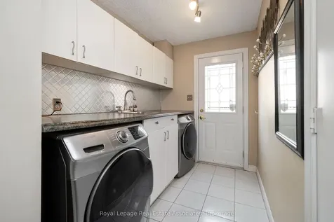 1617 Tipperary Court Mississauga ON L5H 3Z5