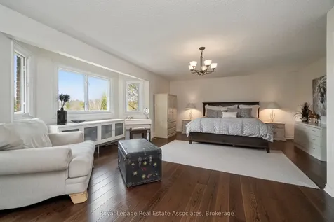 1617 Tipperary Court Mississauga ON L5H 3Z5