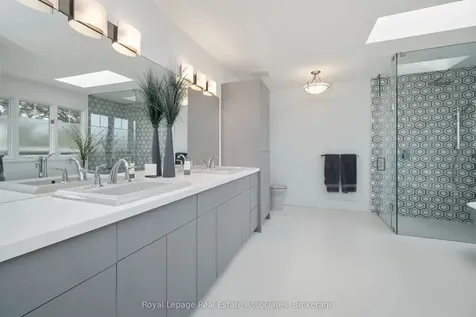 1617 Tipperary Court Mississauga ON L5H 3Z5