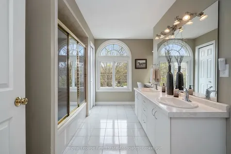 1617 Tipperary Court Mississauga ON L5H 3Z5