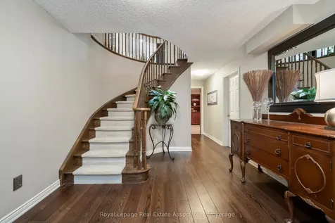 1617 Tipperary Court Mississauga ON L5H 3Z5