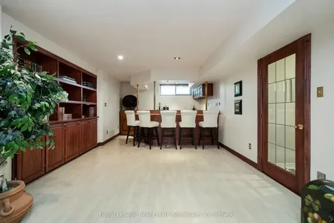 1617 Tipperary Court Mississauga ON L5H 3Z5
