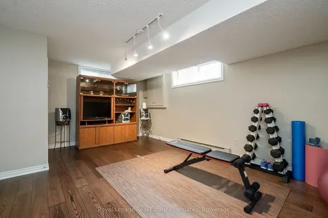 1617 Tipperary Court Mississauga ON L5H 3Z5