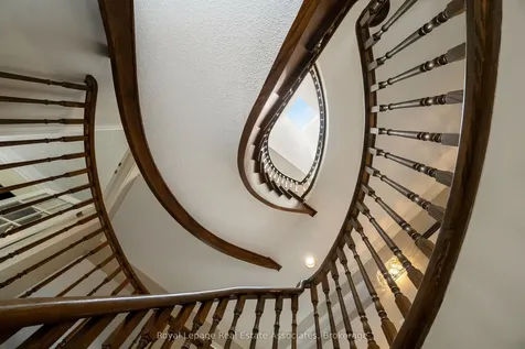 1617 Tipperary Court Mississauga ON L5H 3Z5