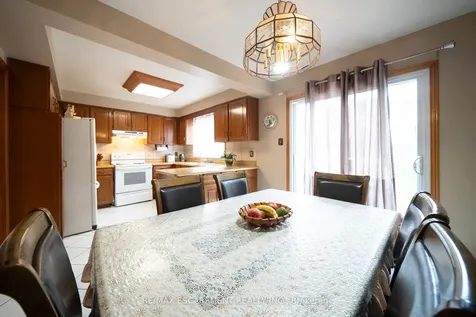 2057 Wincanton Crescent Mississauga ON L5M 3E4