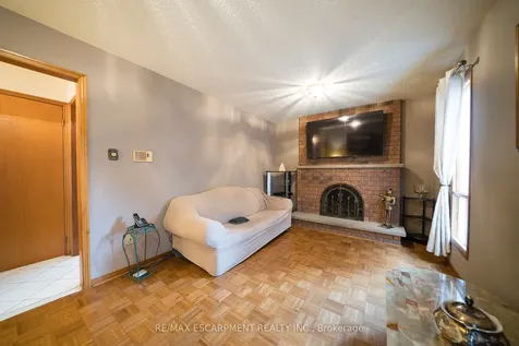 2057 Wincanton Crescent Mississauga ON L5M 3E4