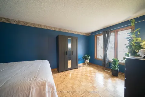 2057 Wincanton Crescent Mississauga ON L5M 3E4