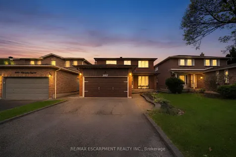 2057 Wincanton Crescent Mississauga ON L5M 3E4
