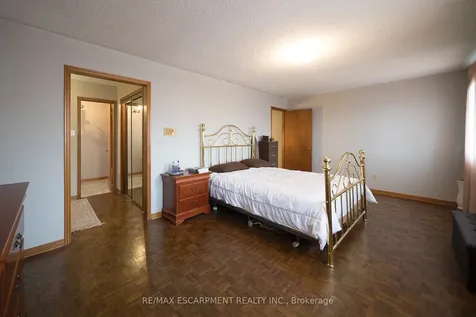 2057 Wincanton Crescent Mississauga ON L5M 3E4