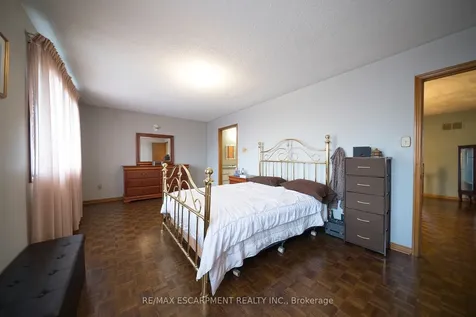 2057 Wincanton Crescent Mississauga ON L5M 3E4
