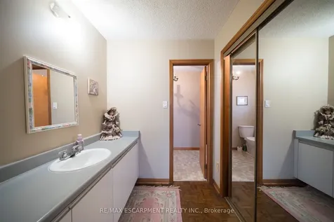 2057 Wincanton Crescent Mississauga ON L5M 3E4