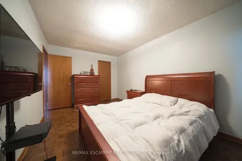 2057 Wincanton Crescent Mississauga ON L5M 3E4